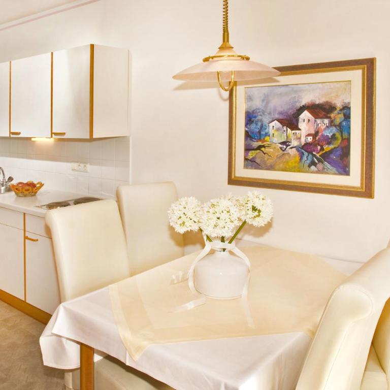 Hotel Garni ELISABETH - Apartment mit 1 Schlafzimmer und Balkon - 9