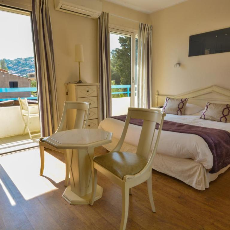 Hôtel Méditerranée - Chambre Triple - Vue Latérale sur Mer - Premier Étage - 2