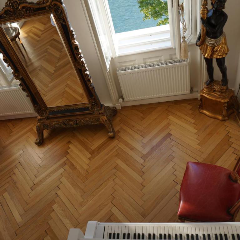 Sarah's Altstadt Oase Salzburg - Deluxe Zimmer mit Flussblick - 10