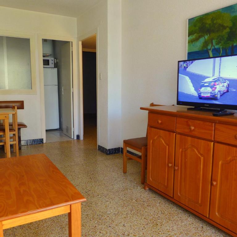 CYE 5 Rentalmar - Two-Bedroom Apartment with Balcony - 2