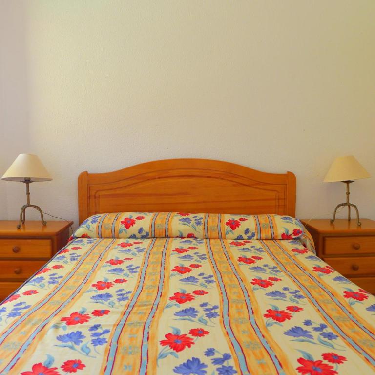 CYE 5 Rentalmar - Two-Bedroom Apartment with Balcony - 4