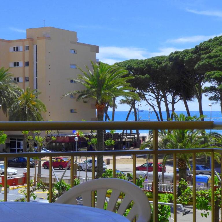 CYE 5 Rentalmar - Two-Bedroom Apartment with Balcony - 8