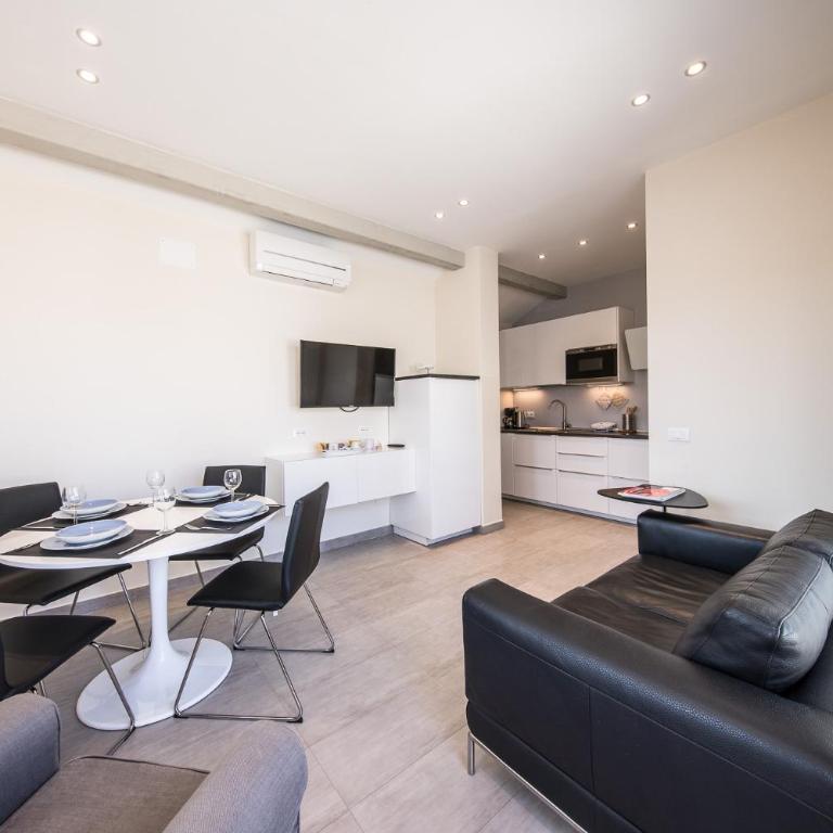 Monica Appartamenti - Appartamento Superior con 2 Camere da Letto e Terrazza - 2