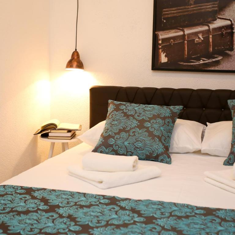 Central Located Guest House - Standard Apartment - 19