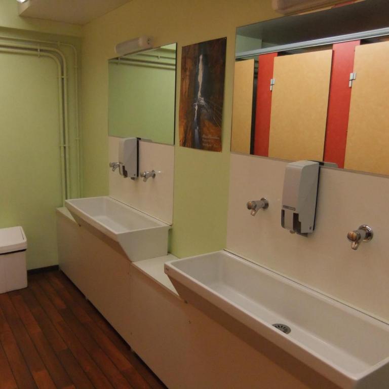 Gîte des Grands Causses - Chambre Double avec Salle de Bains Commune - 3