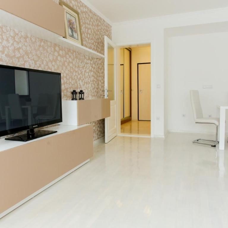 Apartment Light De Luxe - with Old Bridge view - Two-Bedroom Apartment with Balcony and City View - 19