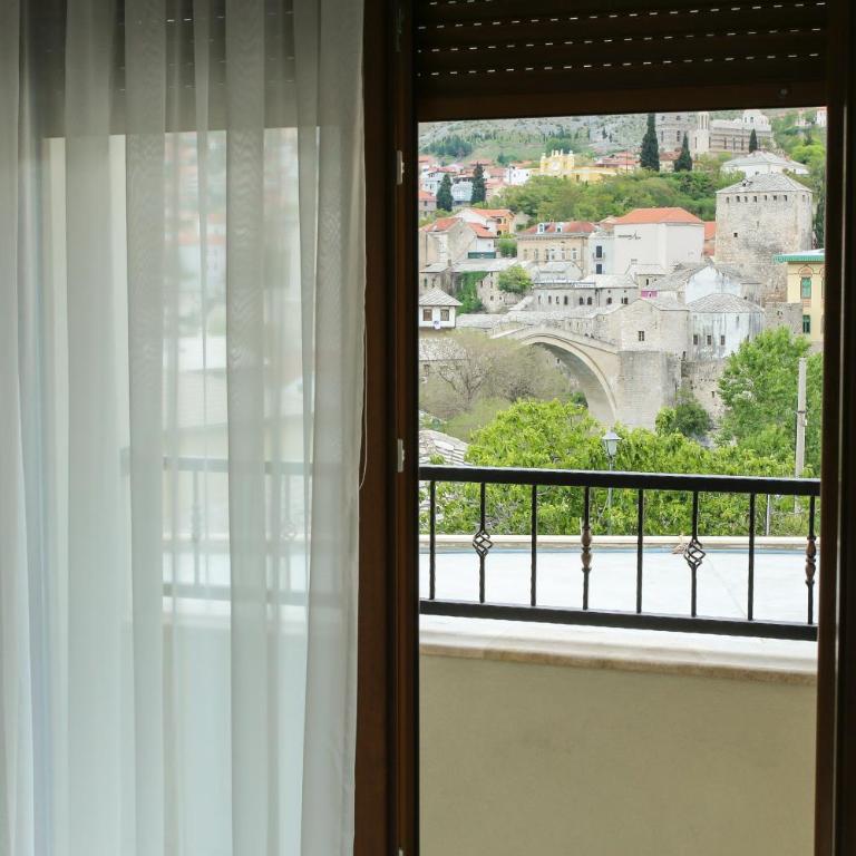 Apartment Light De Luxe - with Old Bridge view - Two-Bedroom Apartment with Balcony and City View - 13