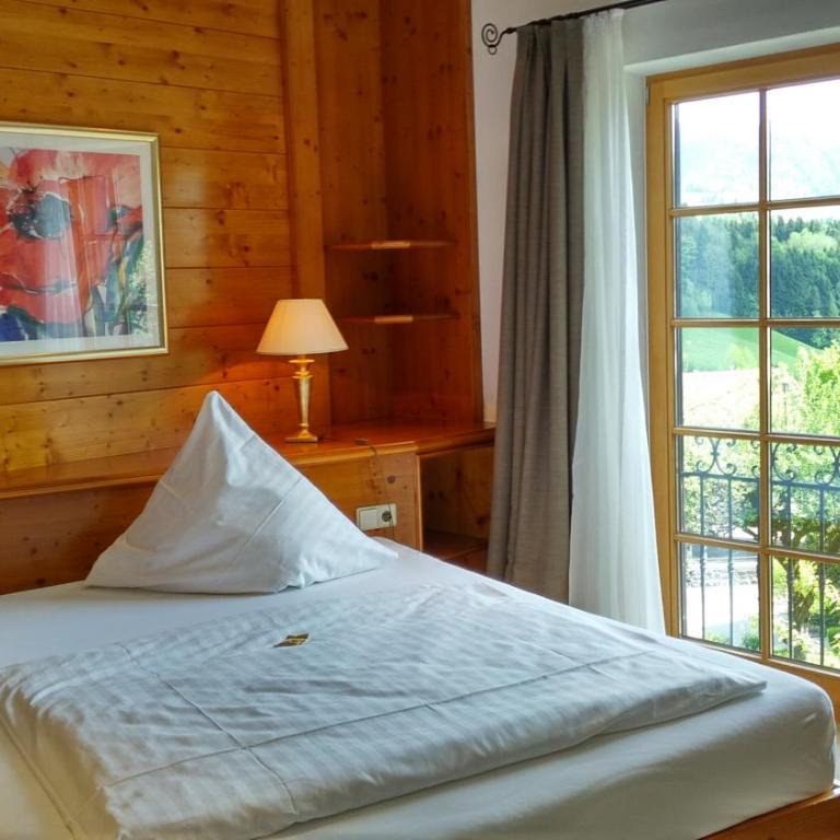 Hotel Bayerischer Hof - Doppelzimmer mit Queensize-Bett - 1,60 m breit (hauptsächlich Nebengebäude) - 12