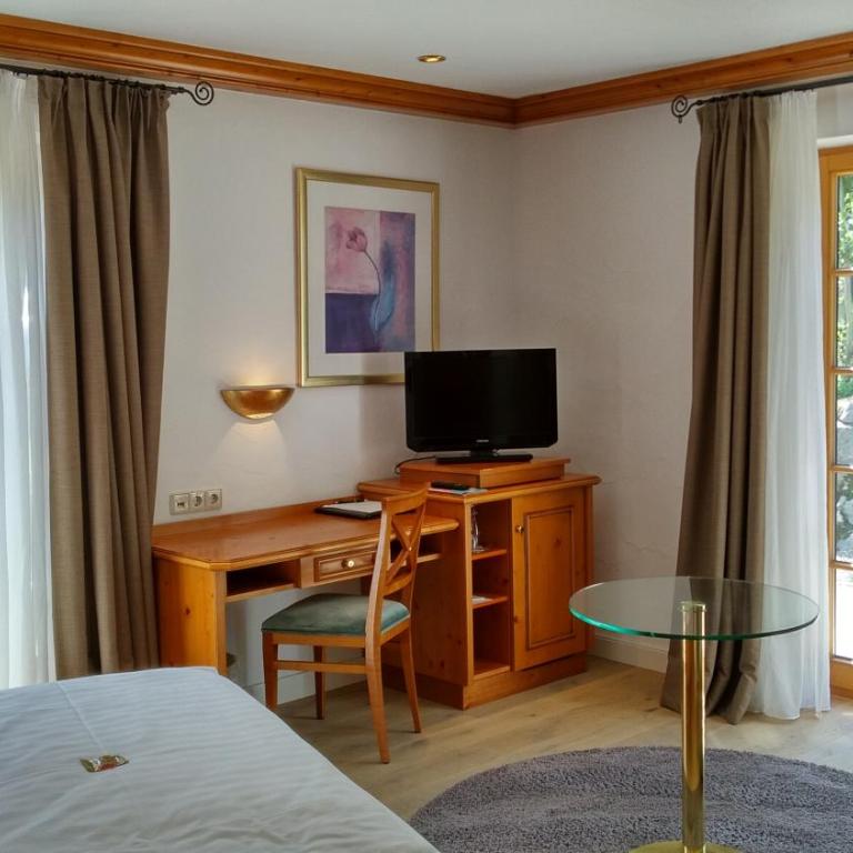 Hotel Bayerischer Hof - Doppelzimmer mit Queensize-Bett - 1,60 m breit (hauptsächlich Nebengebäude) - 13