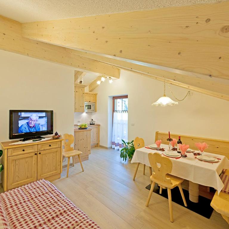 Cesa Melester - Appartamento con 2 Camere da Letto e Balcone - 1