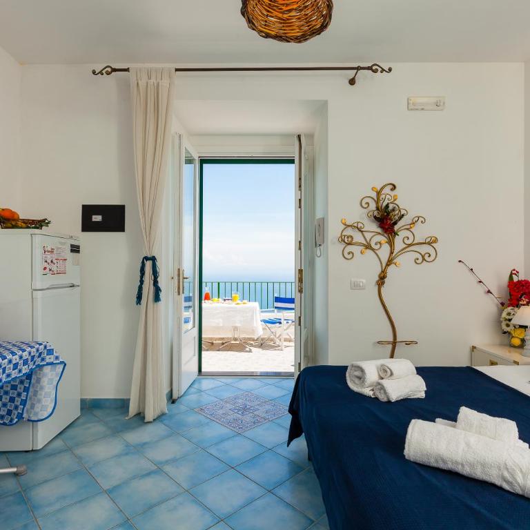 Residenza Gennaro - Camera Tripla con Terrazza e Vista Mare - 5