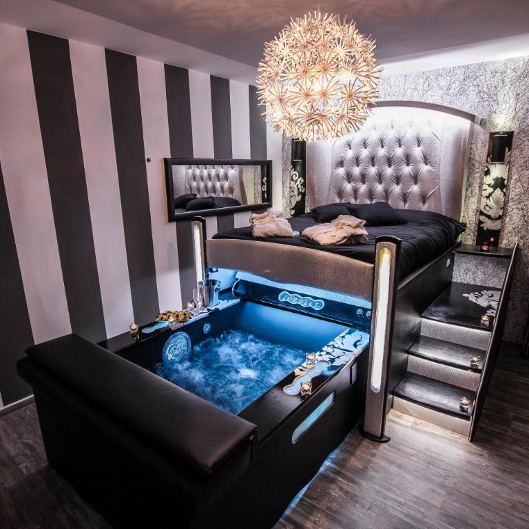 Roma d'Amore - Suite Deluxe con Vasca Idromassaggio - 2