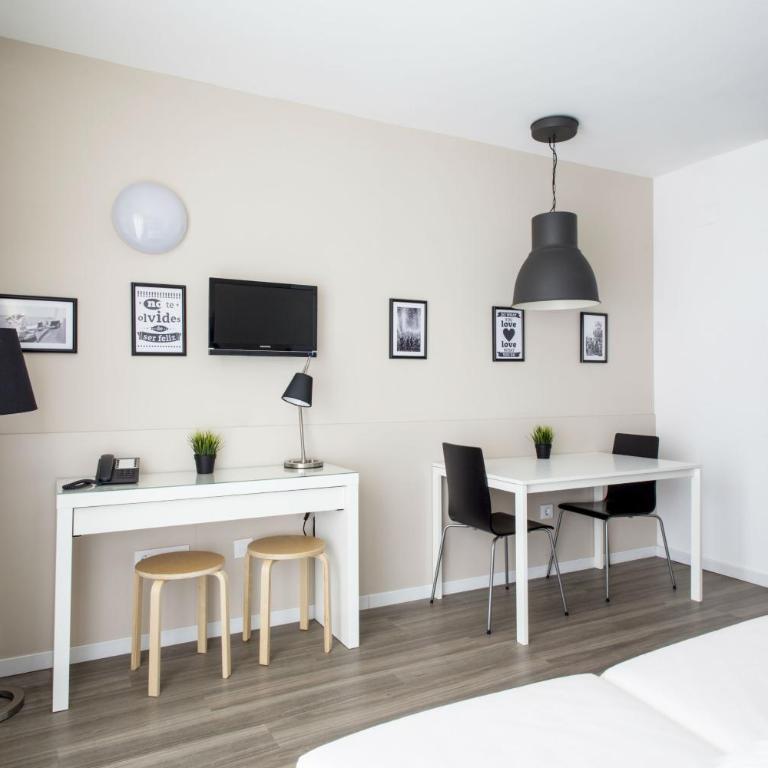 Residencia Universitaria Resa Campus del Mar - Executive Family Studio (2 adults + 2 children) - 1