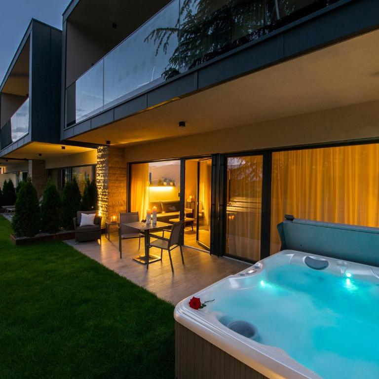 Haus Gregori Modern & Central Stay in Vineyard with Rooftop & Served Breakfast - Appartamento con 2 Camere da Letto e Giardino - 1