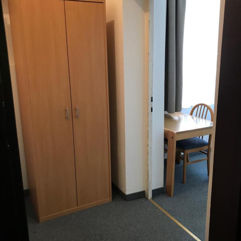 Hotel Goldene Krone Innsbruck - Doppelzimmer mit externem Badezimmer - 5