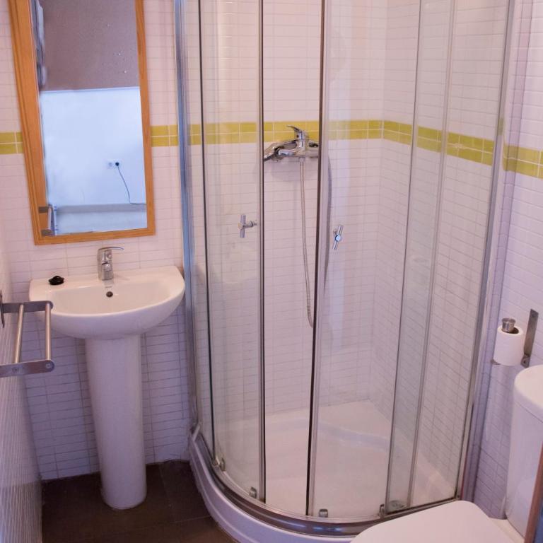 Residencia Universitaria Cadiz Centro - Habitación Doble con baño privado - 4
