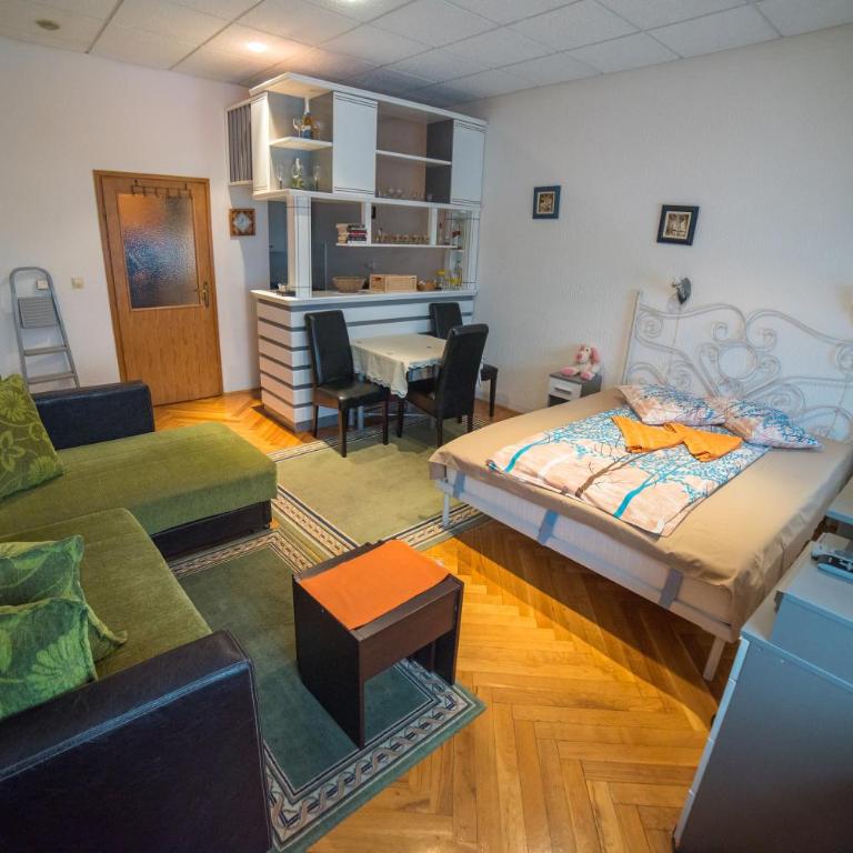 Downtown Zlatibor Apartment - Apartman sa Pogledom na Planinu - 2