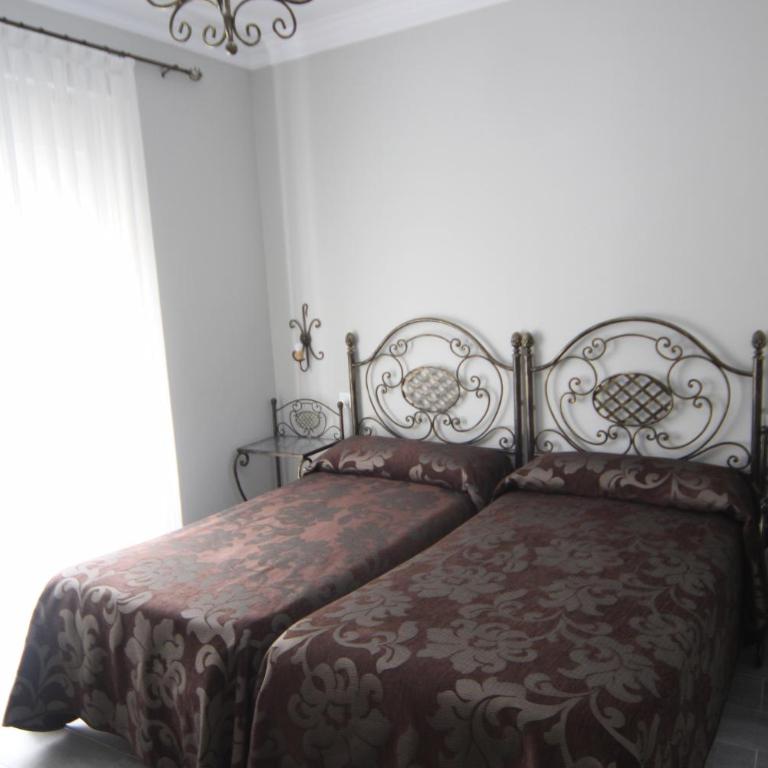 Hostal Roma - Habitación Doble - 1 o 2 camas - 3