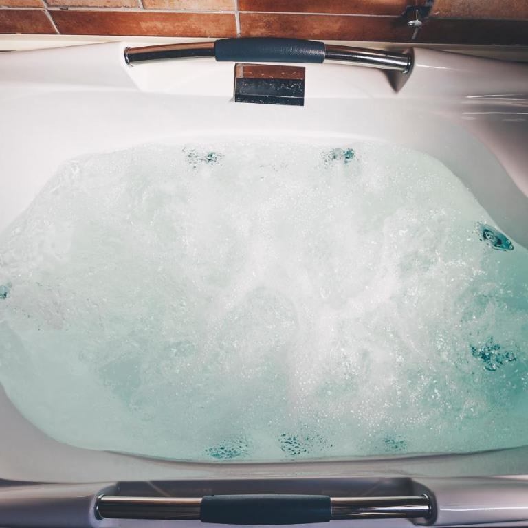 Ben Akiba Luxury Suites - Dvokrevetna Soba sa Bračnim Krevetom i Hidromasažnom Kadom - 14