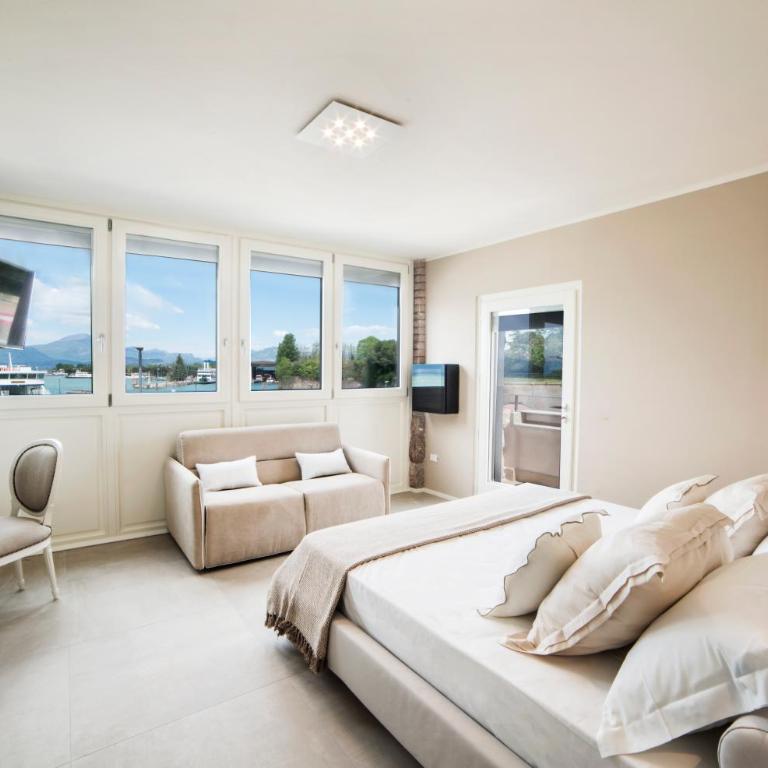 Riviera Carducci Rooms - Camera Matrimoniale con Balcone e Vista Lago - 1