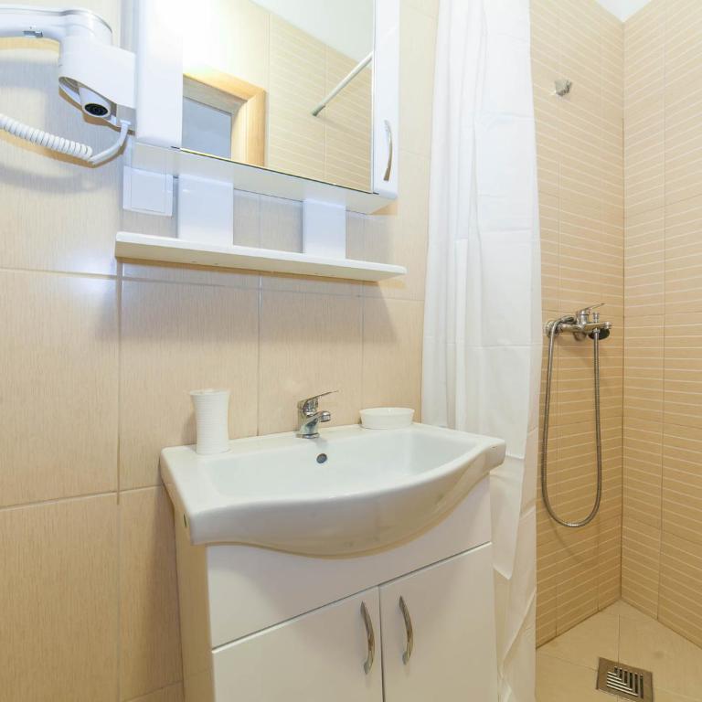 Apartments Kaleta - One-Bedroom Apartment - 12