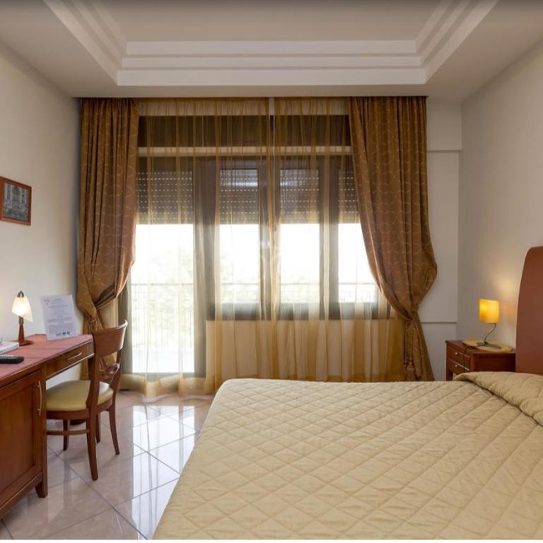 Ranch Palace Hotel - Double Room with Balcony and City View - 1