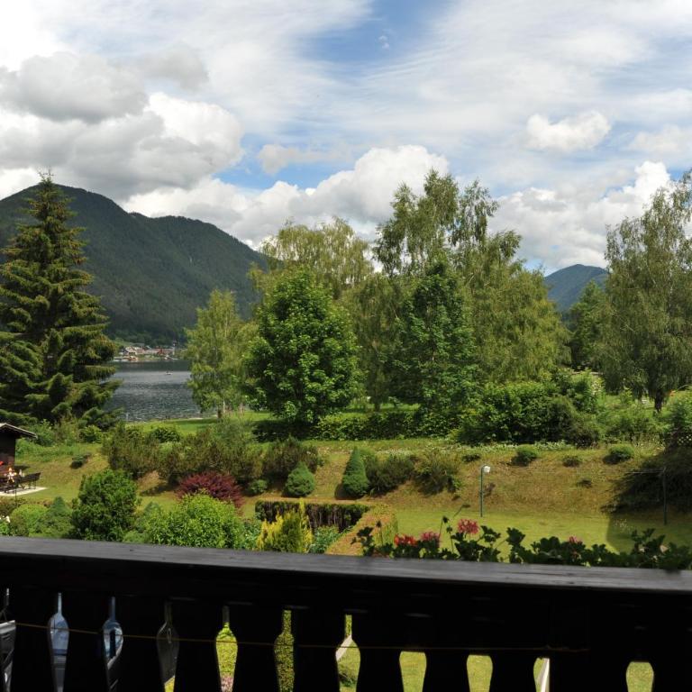 Pension Seeheim - Doppelzimmer mit Balkon und Seeblick - 12