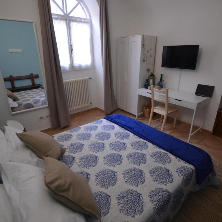 B&B Finalex - Camera Matrimoniale Standard con Bagno in Comune - 10