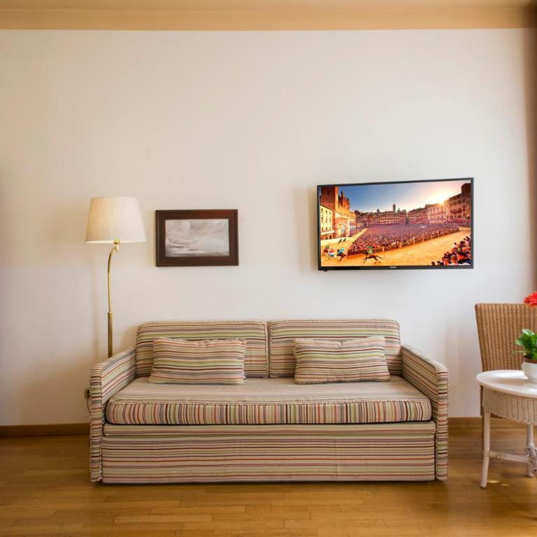 Piazza Paradiso Accommodation - Family Room (5 Adults) - 2