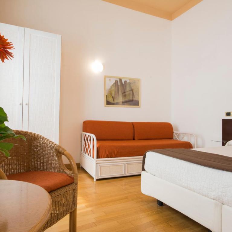 Piazza Paradiso Accommodation - Standard Triple Room - 1