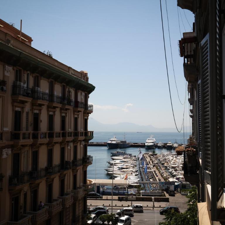 Gramsci 21 Rooms - Camera Matrimoniale con Balcone e con Vista Mare Parziale - 1