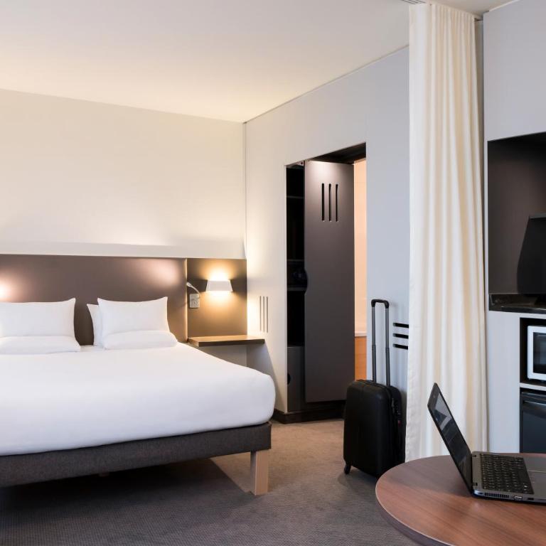Novotel Suites Paris Stade de France - Superior Suite with Double Bed and Sofa Bed - 2