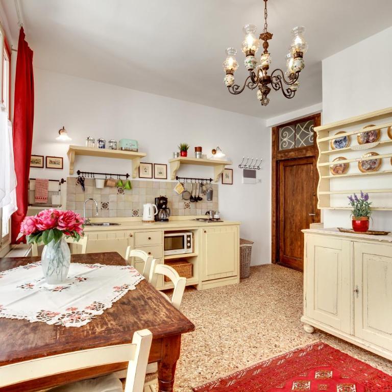 Ca' Badoer Frari - One-Bedroom Apartment - 4
