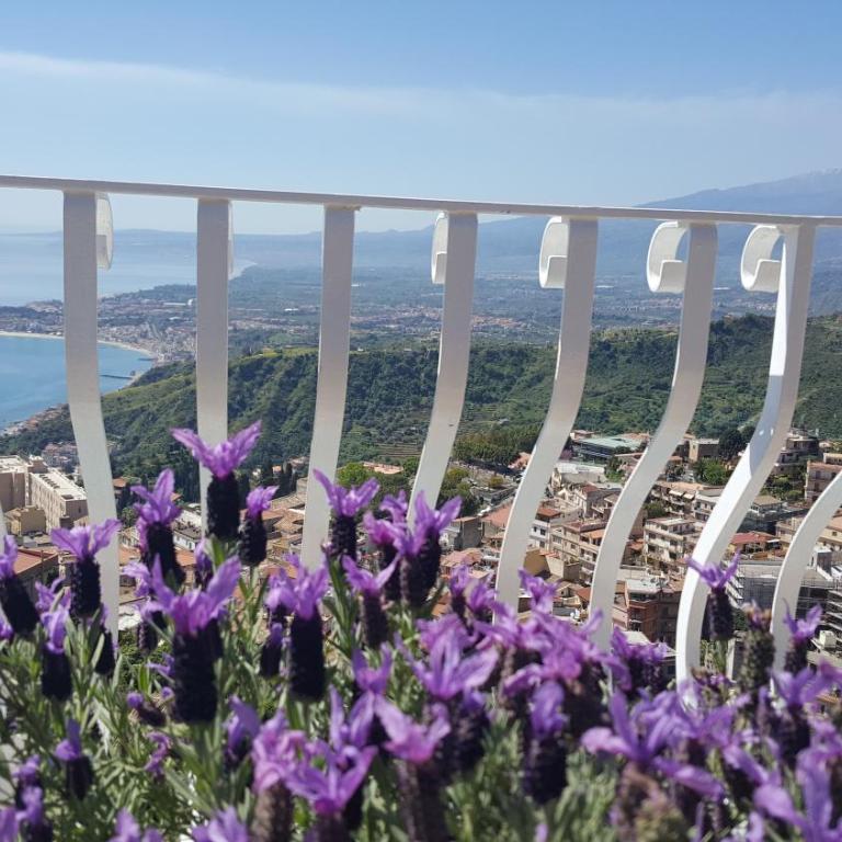 Villa Le Terrazze Charming Rooms - Deluxe Suite with Sea View - 20