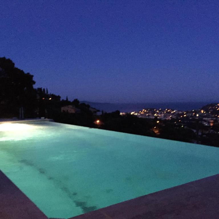 new! Villa privée avec piscine individuelle et vue mer panoramique, au calme, proche plages et Saint-Tropez - Maison 3 Chambres - 30