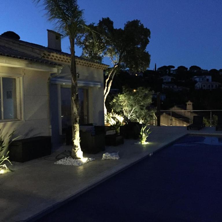 new! Villa privée avec piscine individuelle et vue mer panoramique, au calme, proche plages et Saint-Tropez - Maison 3 Chambres - 31