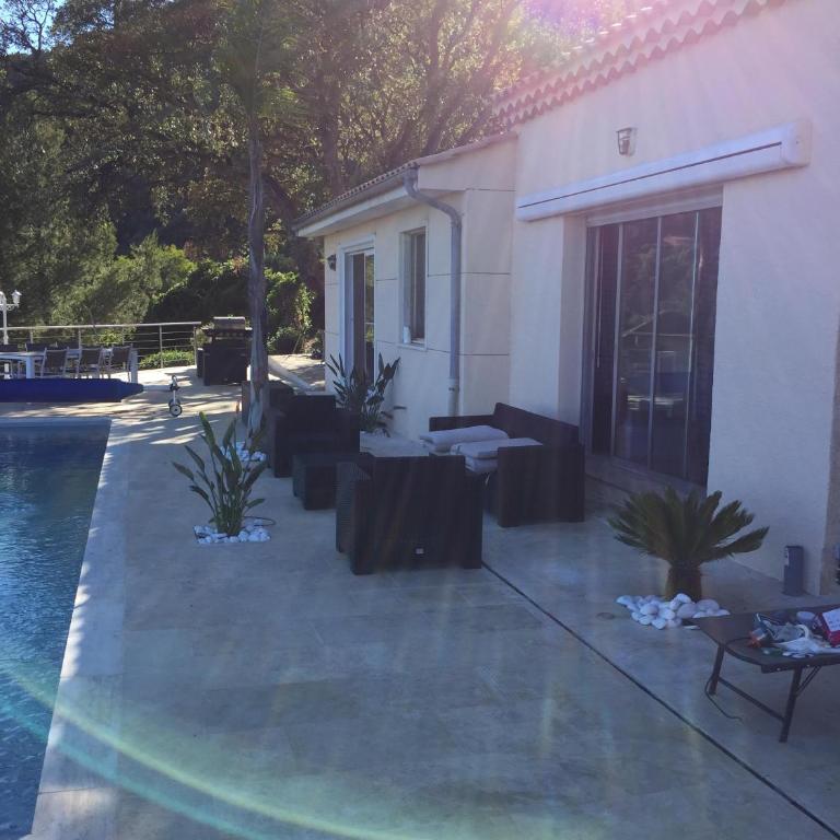 new! Villa privée avec piscine individuelle et vue mer panoramique, au calme, proche plages et Saint-Tropez - Maison 3 Chambres - 16