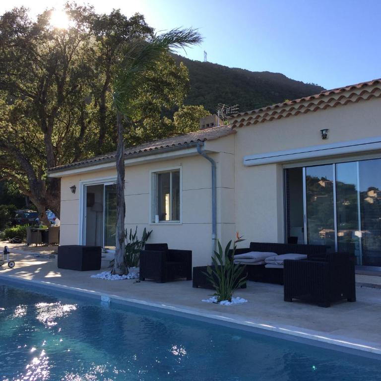 new! Villa privée avec piscine individuelle et vue mer panoramique, au calme, proche plages et Saint-Tropez - Maison 3 Chambres - 19