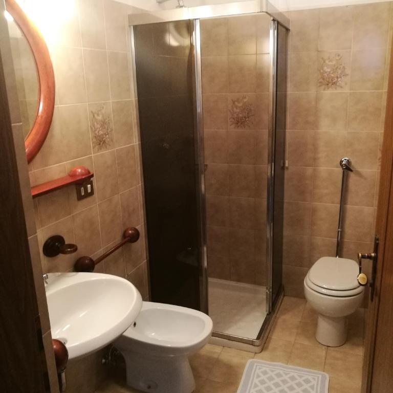 Hotel Fiames - Camera Doppia con Letti Singoli e Bagno in Comune - 8