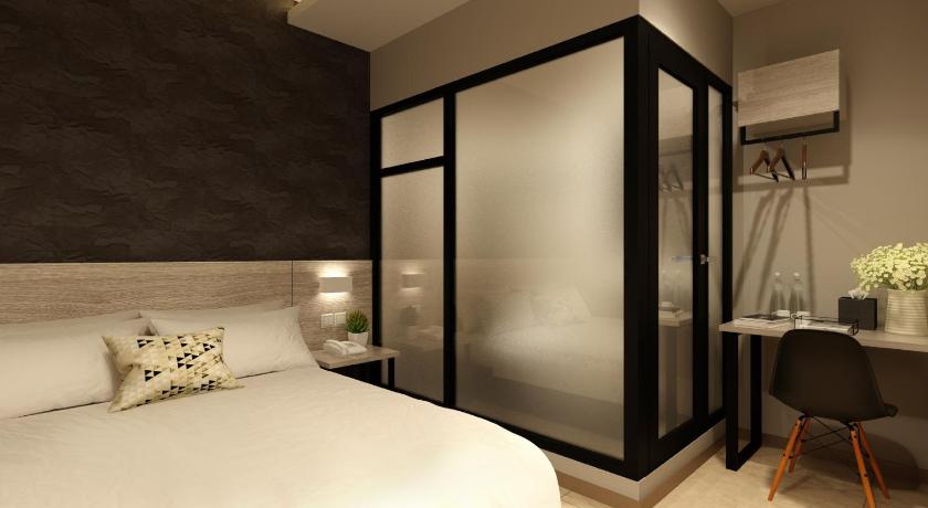 Image of Queen Room without Window 4