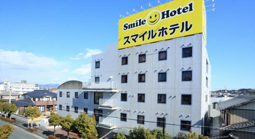 a large building with a sign on the side of it, Smile Hotel Kakegawa in Hamamatsu