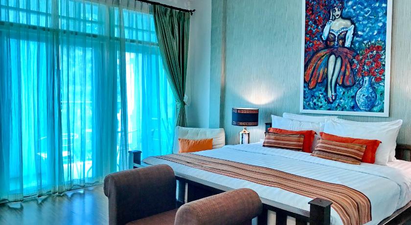 Image of Premium Deluxe 1 King City View with Balcony 4