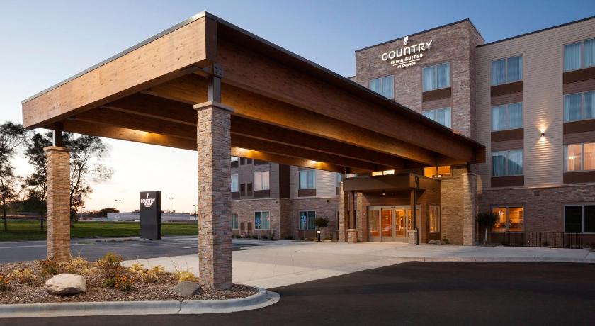 Country Inn & Suites by Radisson Indianola IA