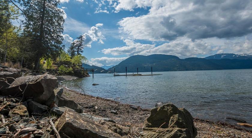 The Lodge on Harrison Lake photo