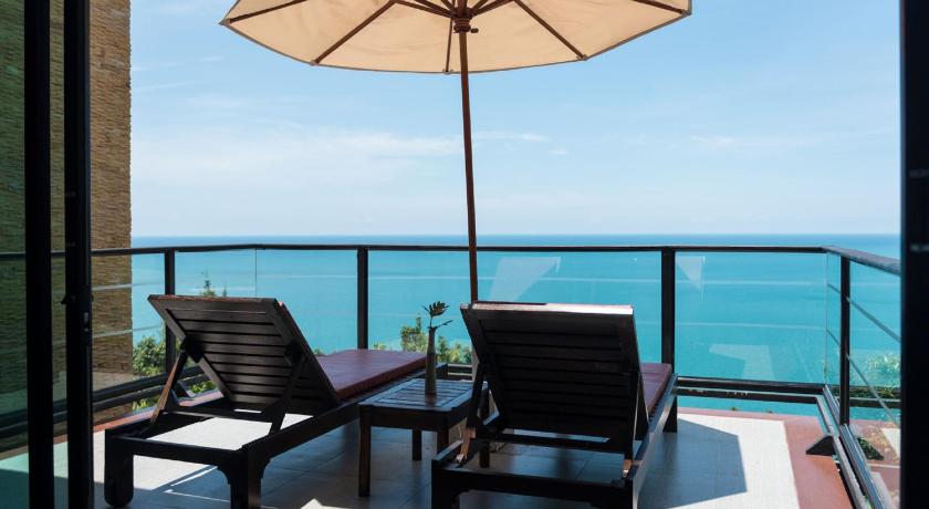 Image of Grande Family Room with Jacuzzi 1