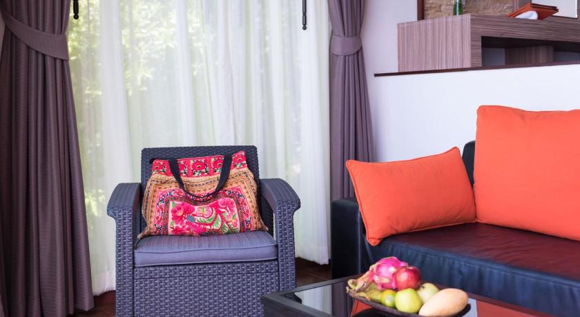 Image of Grande Family Room with Jacuzzi 9