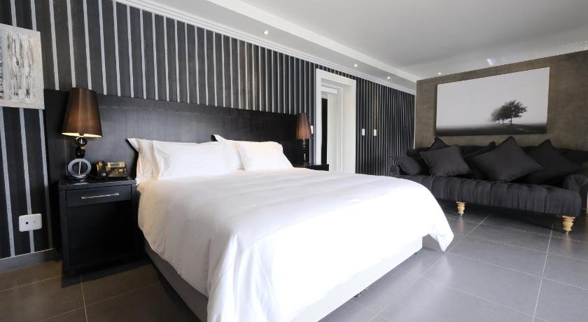 S Villa Moyal Executive Apartment and Suites photo