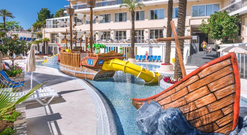 Hotel Oasis Park Splash photo