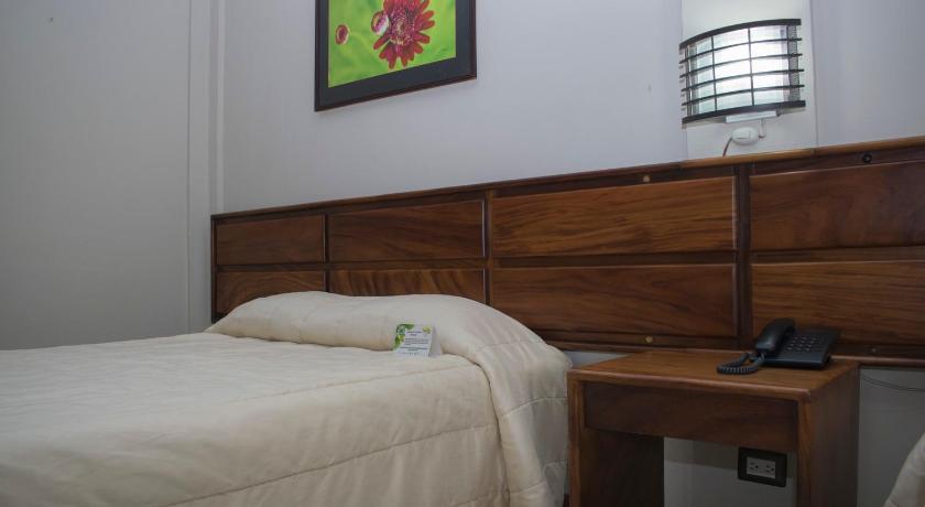 Hotel Suerre photo