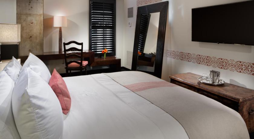 Hotel Valencia Riverwalk photo